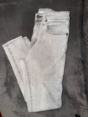 Levi's Women's Skinny Jeans in Light Gray Wash